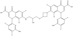 1-(6-amino-3,5-difluoropyridin-2-yl)-7-(3-(3-((1-(6-amino-3,5-difluoropyridin-2-yl)-3-carboxy-8-chloro-6-fluoro-4-oxo-1,4-dihydroquinolin-7-yl)amino)-2-hydroxypropoxy)azetidin-1-yl)-8-chloro